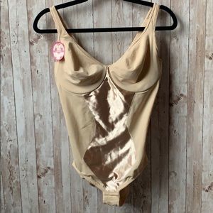 𝅺maidenform Flexees Bodysuit